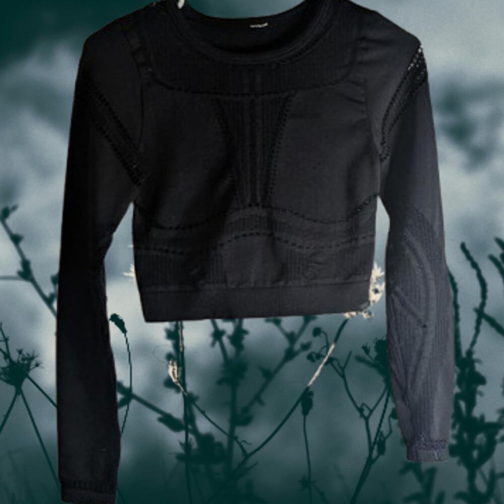 Fabletics Jaymee mesh small black long sleeve athletic woman's crop top.